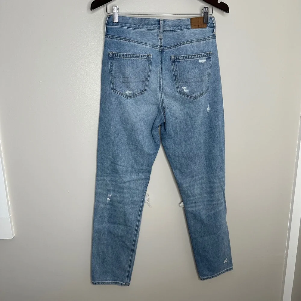 American Eagle‎ Outfitters Women's Mom Jeans Distressed Light Wash Size 4 Long